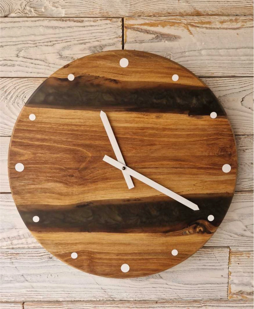 Dřevěné nástěnné hodiny z ořechu a epoxidu - průměr 40cm
