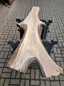 Atypická masivní fošna ořech 133cm