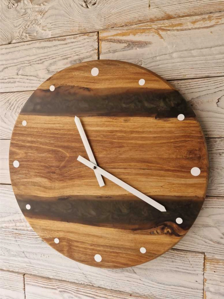 Dřevěné nástěnné hodiny z ořechu a epoxidu - průměr 40cm