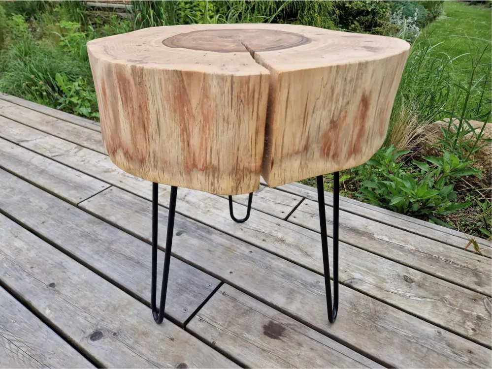 Dřevěný stolek z ořešáku 2